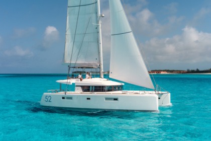 Location Catamaran Lagoon Lagoon 52 F with watermaker & A/C - PLUS Le Marin