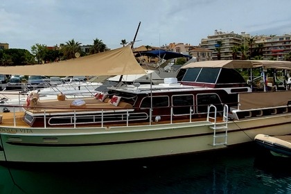 Location Yacht super van craft 1600 Antibes