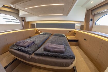 Noleggio Barca a motore Jeanneau Prestige 420 Fly Pola