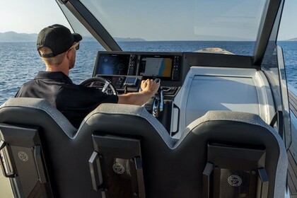 Hire Motorboat TECHNOHULL OMEGA 47 Spetses