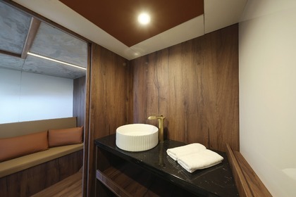 Charter Motorboat FELIX 37 Limited Edition Split