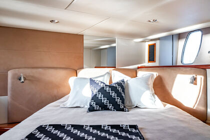 Experience Helsinki's Luxury on the Water! ? | Rent the Sunseeker Manhattan 50 (2006)