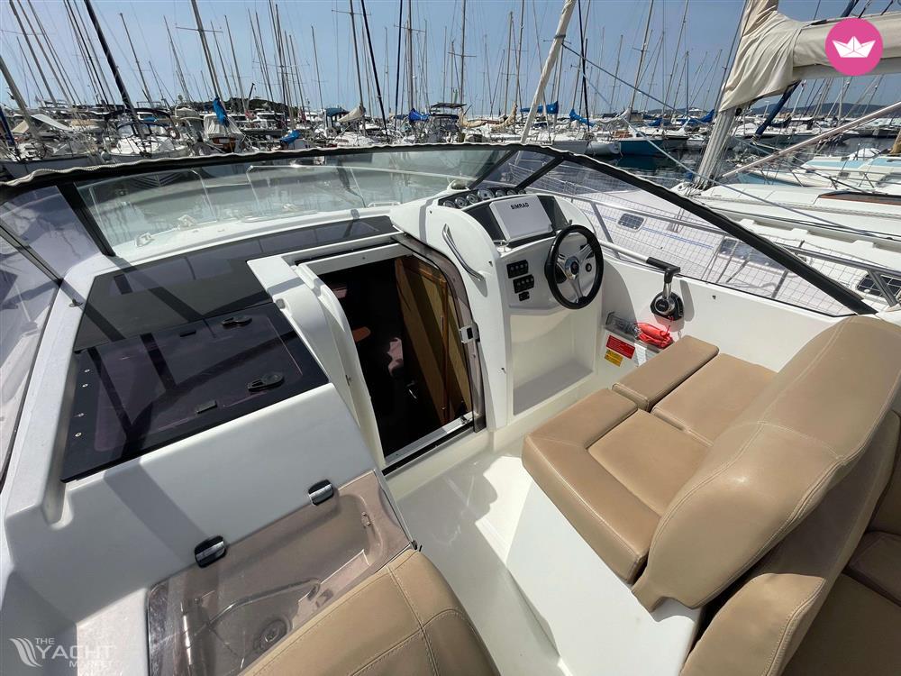 Bateau à moteur Jeanneau Leader 8 320cv 4