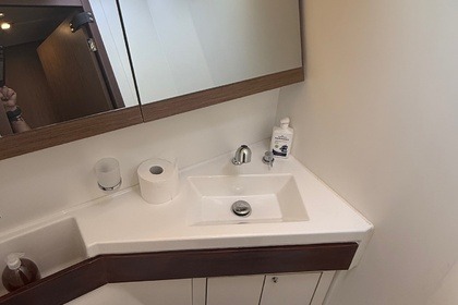 OCEANIS 46.1 (with A/C and GENERATOR)