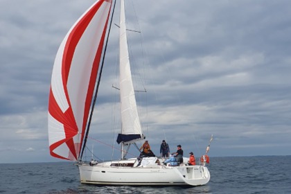 Rental Sailboat BENETEAU OCEANIS 37 La Trinité-sur-Mer