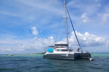 Location Catamaran Fountaine Pajot lavezzi Baie Mahault