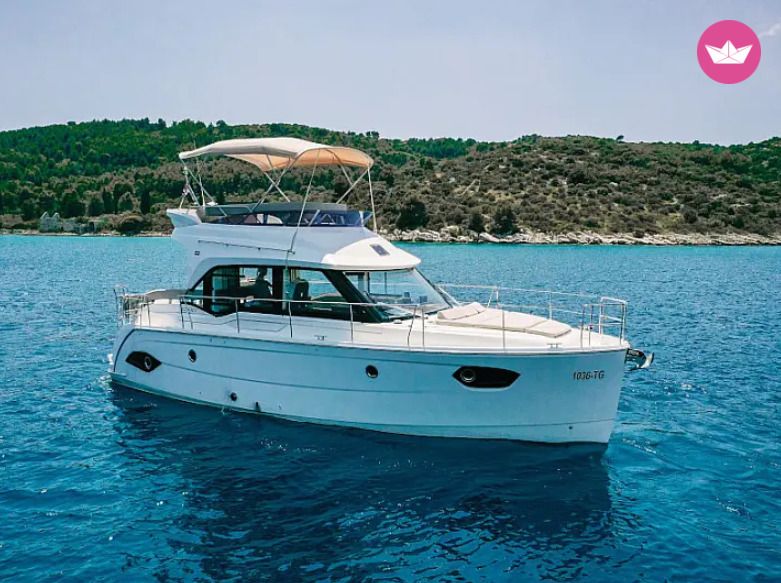 Bateau à moteur BAVARIA
