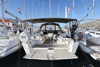 Hire Sailboat Dufour Yachts Dufour 382 GL Trogir