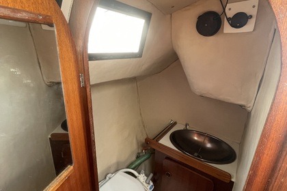 Jeanneau Fantasia DL nel vecchio porto di Yvoire sul Lago di Ginevra