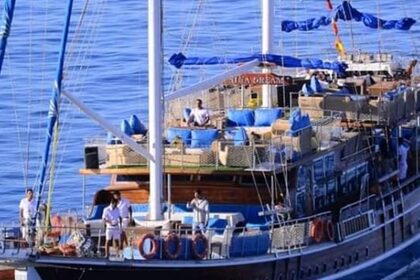 **Pirates Luxury Cruise – Ras Mohammed & White Island** €110/person