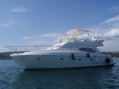 Charter Motorboat Ferreti 460 Punat
