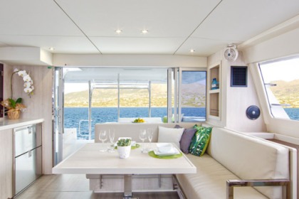 Charter Catamaran Leopard 40 Raiatea