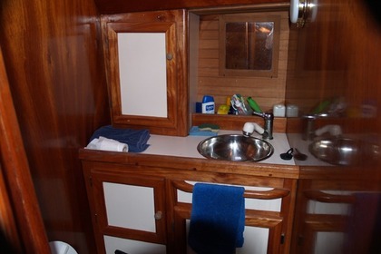 Cotre bermudien SANGERMANI , 17 mètres , 4 cabines doubles, palmarès en régates classiques