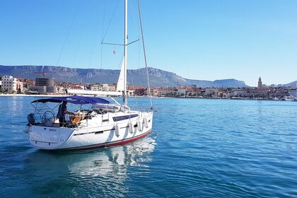 Charter Sailboat Bavaria Yachtbau Bavaria Cruiser 37 - 3 cab. Split