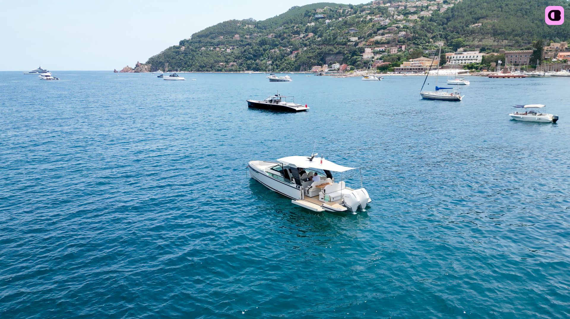 Bateau à moteur SAXDOR 320 GTO 500cv