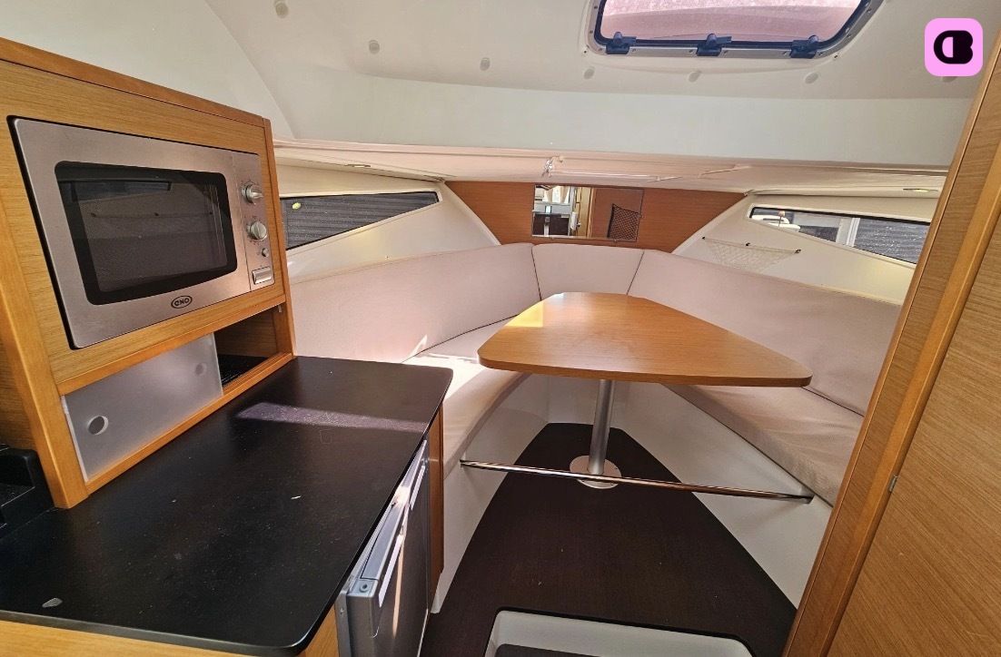 Bateau à moteur Jeanneau Cap Camarat 8.5 Wa 500cv 4
