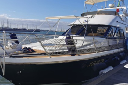Hire Motorboat Guy Couach 1150 FLY Portimão