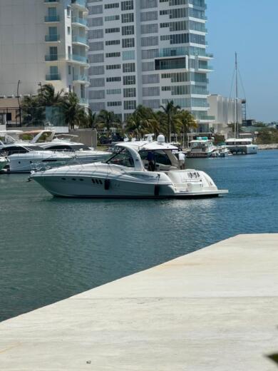 Cancún Motorboat SEA RAY 52FT alt tag text