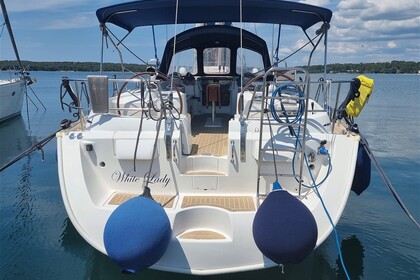 Hire Sailboat Beneteau Beneteau 50 Pula