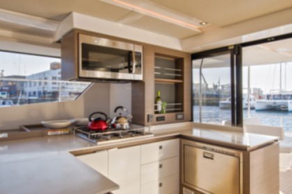 Robertson & Caine LEOPARD 53PC 370hp