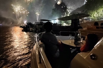 Rental Motorboat 13 juillet 2026 Pacific Craft 2026 Paris
