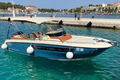 Verhuur Motorboot Invictus 240cx Makarska