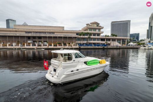 Charter Sea Ray 43 Motorboat 2004 In Clearwater Click Boat