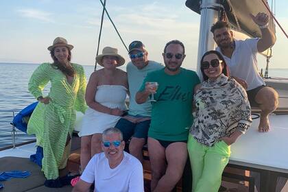 Luxury Catamaran Experience in Mykonos: Lagoon 400s2 (2016)