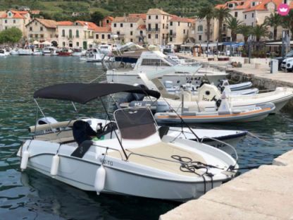 Alquiler Lancha Beneteau Flyer 6.6 Sundeck Trogir