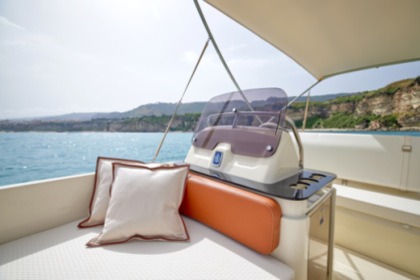 INVICTUS YACHT 200SX