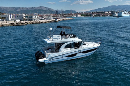 Charter Motorboat Beneteau Antares 11 Fly Medulin