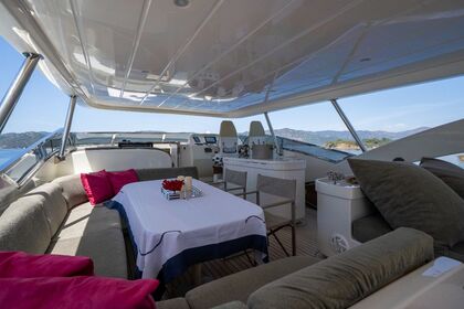 Luxury Motoryacht with a capacity of 10 people