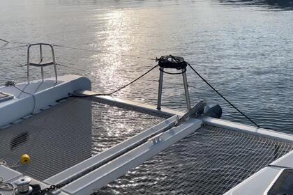 Lagoon 40 power catamaran with a capacity of 8 people