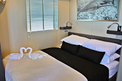 Charter Motor yacht Overblue Overblue 54 Malé