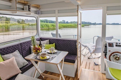 Nagelneues Hausboot für 4 Personen Plauer Seenplatte oder Müritz