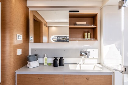 Charter Catamaran Excess Excess 15 - 6 + 2 cab. Trogir