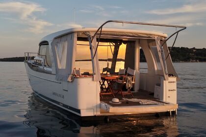 Charter Motor yacht Greenline Yachts Greenline 40 Pula