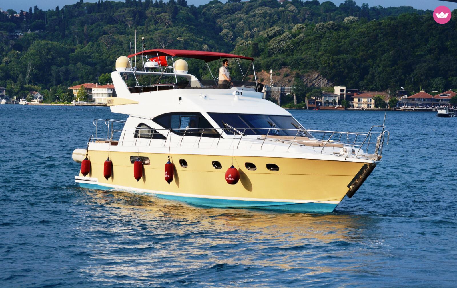 Yacht à moteur 18m