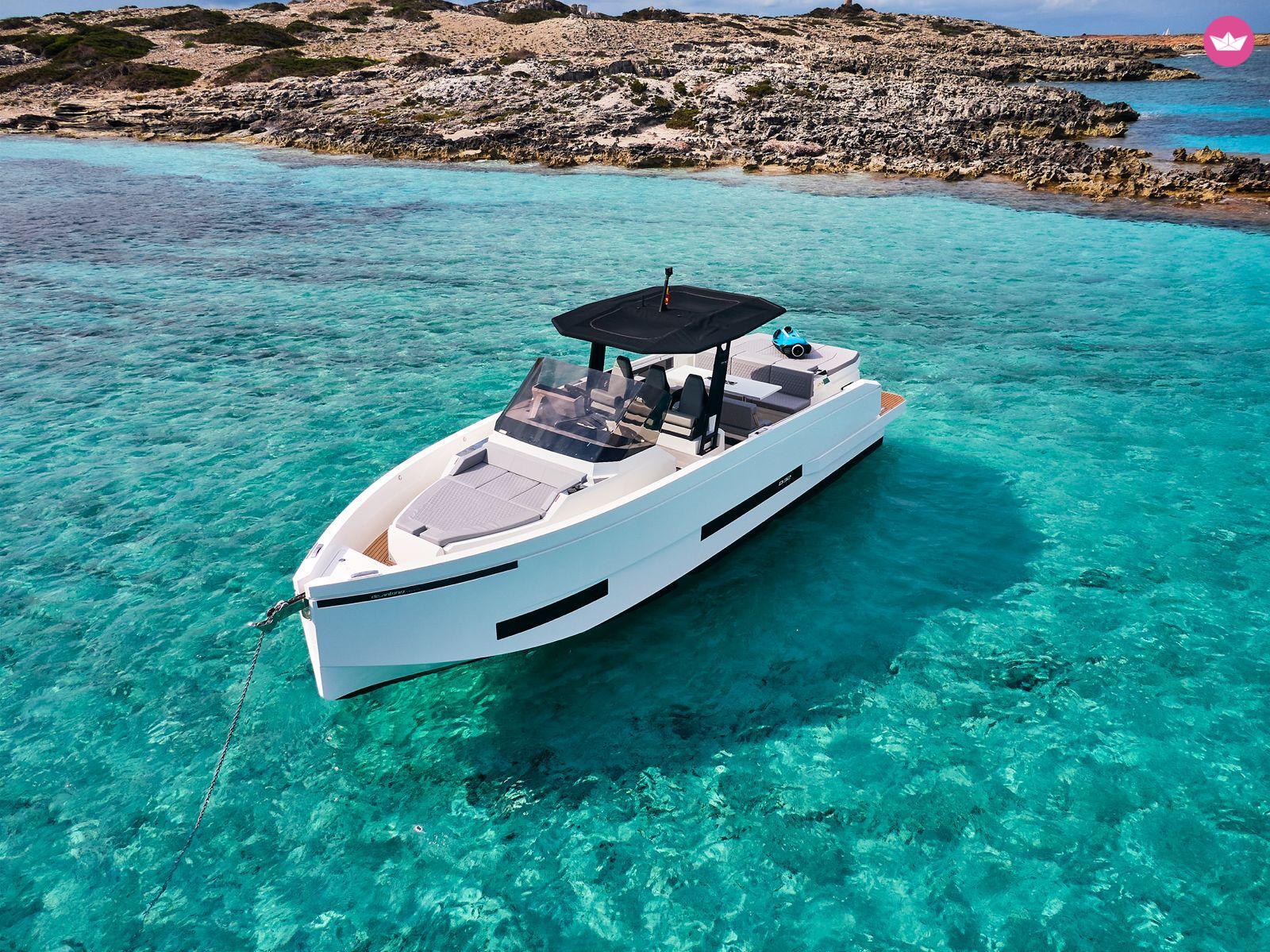 Bateau à moteur DE ANTONIO D36 7