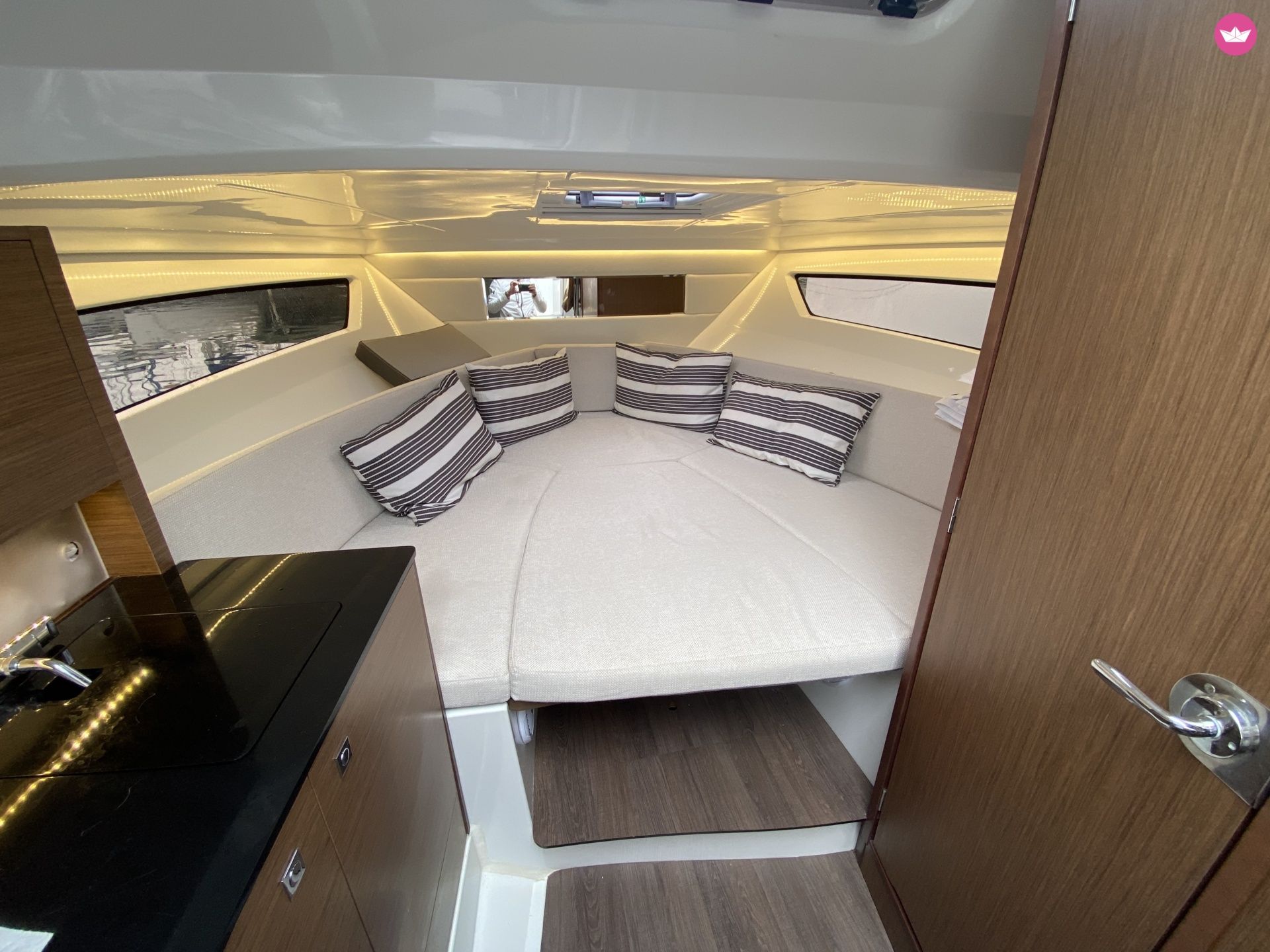 Bateau à moteur Jeanneau Cap Camarat 9.0 Wa 400cv 4