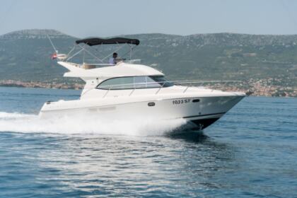 Rental Motorboat Jeanneau Prestige 36 Split