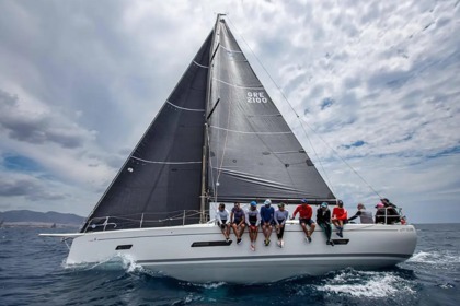 Hire Sailboat Italia Yachts 12.98 Pireas