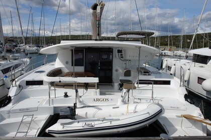 Rental Catamaran Fountaine Pajot Lipari 41 Punat