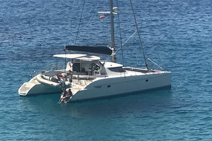 Charter Catamaran fontaine pajot lavezzi 40 Santa Margarida