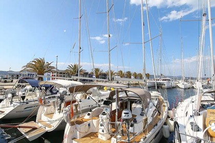Noleggio Barca a vela Bavaria Yachtbau Bavaria Cruiser 33 Morter-Incoronate