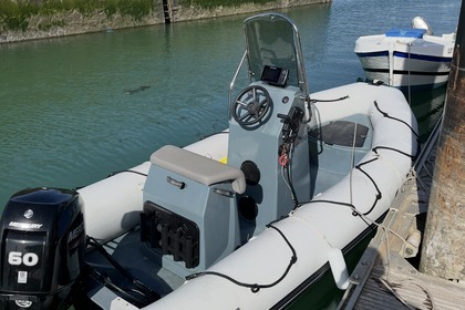 Miete RIB Bombard Explorer 500 Saint-Gilles-Croix-de-Vie