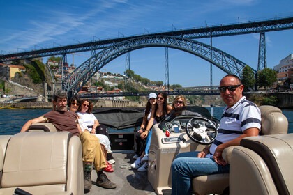 Partyboat river cruiser for 9 people