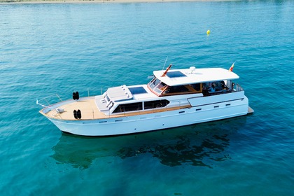 Hire Motorboat Classic Chris Craft Motor Yacht 57 Marbella