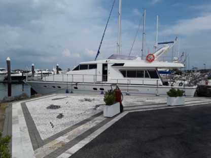 Location Yacht à moteur San Lorenzo 57 Fiumicino