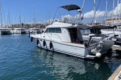 Rental Motorboat Bénéteau Antares 10,80 Fly Šibenik